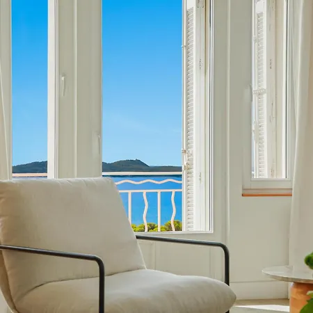 Duplex D'exception Face à La